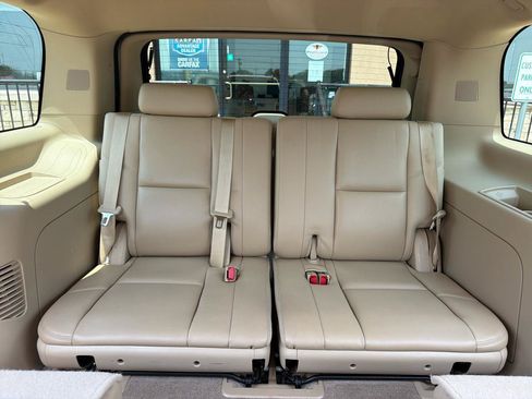 Used 2012 Cadillac Escalade Luxury RWD image 36