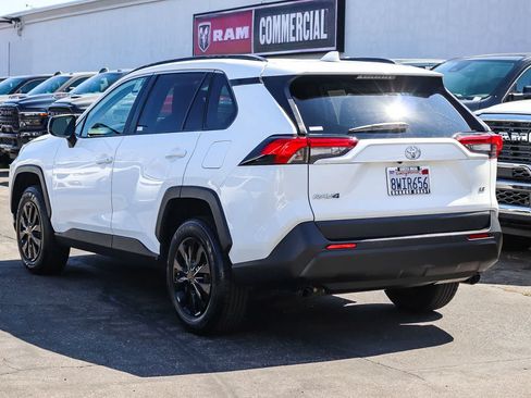 Used 2020 Toyota RAV4 LE FWD image 6