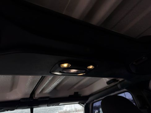 Used 2020 Jeep Gladiator Sport w/ Quick Order Package 24S image 33