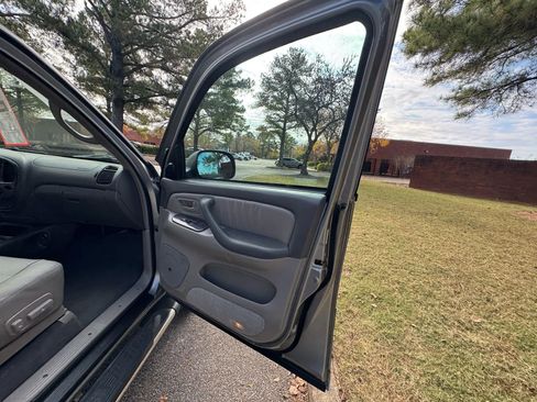 Used 2004 Toyota Sequoia Limited image 30