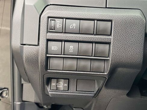 Used 2025 Toyota Tacoma SR image 27