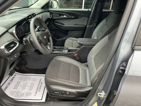 Used 2022 Chevrolet TrailBlazer LT w/ Sun and Liftgate Package AWD/4WD image 9