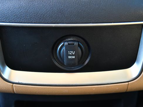 Used 2022 Kia Carnival LX FWD image 38