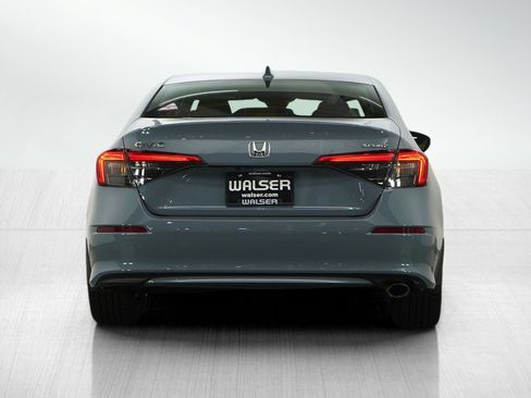 Used 2023 Honda Civic Sport image 4