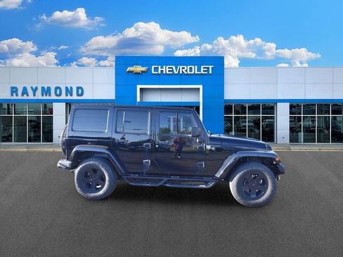 Used 2012 Jeep Wrangler Unlimited Rubicon AWD/4WD image 2
