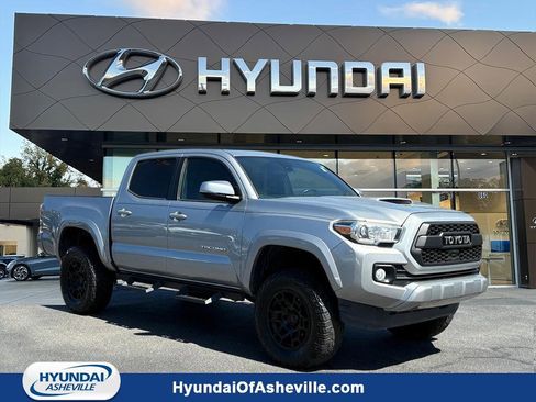 Used 2020 Toyota Tacoma TRD Sport image 1
