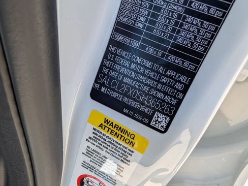 New 2025 Land Rover Discovery Sport Dynamic SE image 13