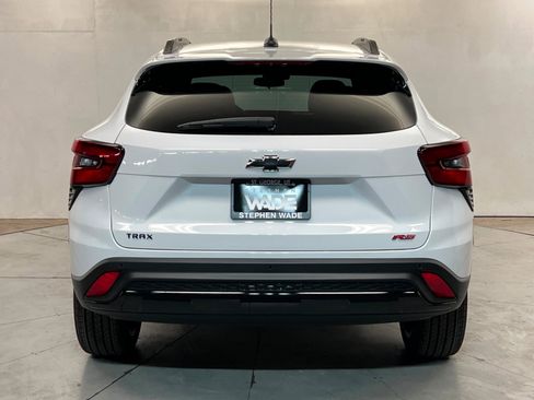 New 2026 Chevrolet Trax RS w/ Sunroof Package FWD image 5