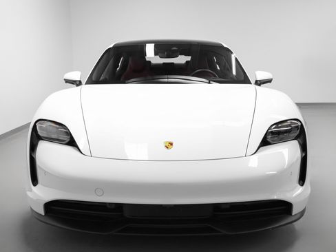 Used 2023 Porsche Taycan image 8