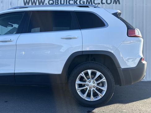 Used 2019 Jeep Cherokee Latitude w/ Popular Appearance Group image 2