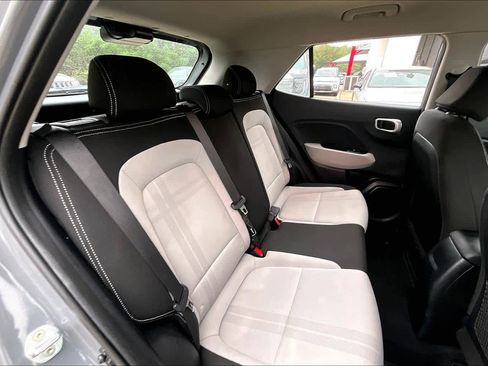 Used 2020 Hyundai Venue SEL FWD image 18