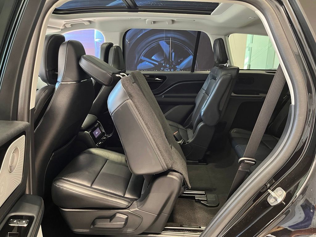 Used 2026 Lincoln Aviator Reserve AWD/4WD image 24