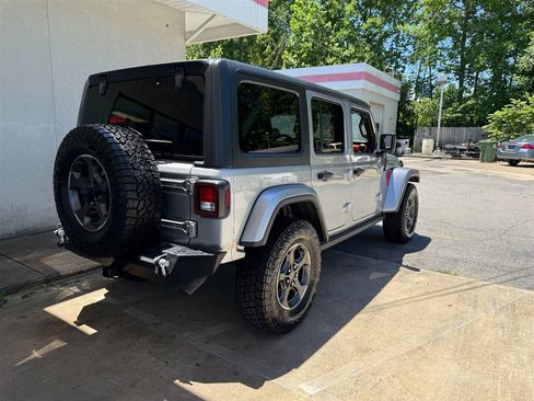 Used 2019 Jeep Wrangler Unlimited Sahara AWD/4WD image 3