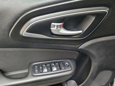 Used 2016 Chrysler 200 Limited image 27