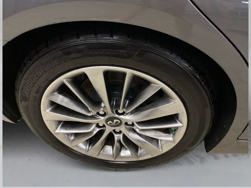 Used 2018 INFINITI Q50 Luxe AWD/4WD image 17