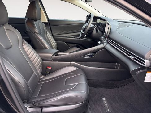 Used 2024 Hyundai Elantra Limited image 10