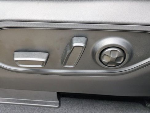 New 2025 Jeep Grand Cherokee L Limited w/ Black Appearance Package image 18