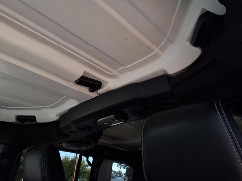 Used 2014 Jeep Wrangler Unlimited Sahara AWD/4WD image 18