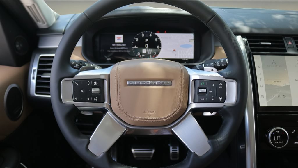 New 2026 Land Rover Discovery Limited Edition AWD/4WD image 18