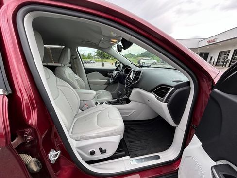 Used 2019 Jeep Cherokee Limited AWD/4WD image 32