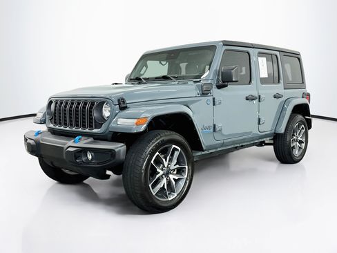 Used 2024 Jeep Wrangler Unlimited w/ Convenience Group AWD/4WD image 3