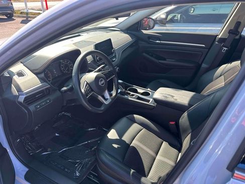 Used 2024 Nissan Altima 2.5 SR FWD image 15