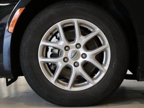 Used 2024 Chrysler Pacifica Touring-L FWD image 9