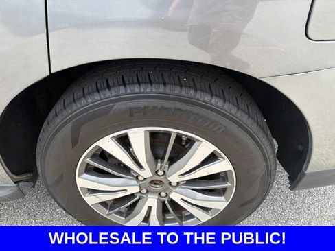 Used 2017 Nissan Pathfinder SV AWD/4WD image 19