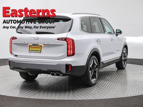 Used 2023 Kia Telluride S FWD image 5