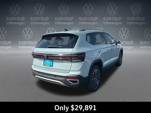 New 2026 Volkswagen Taos SE FWD image 5