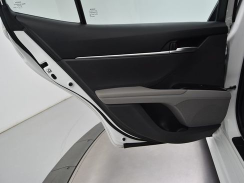 Used 2018 Toyota Camry SE FWD image 32