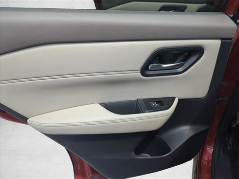 Used 2023 Nissan Rogue SL FWD image 25