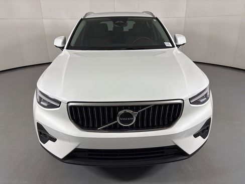 Used 2025 Volvo XC40 B5 Plus image 3