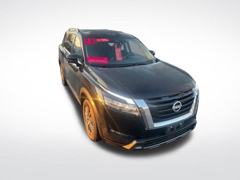 Certified 2025 Nissan Pathfinder SV image 40