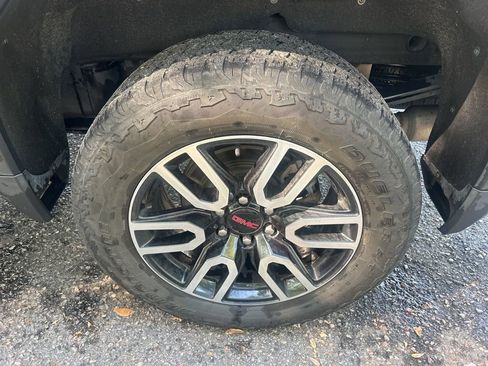 Used 2020 GMC Sierra 1500 AT4 w/ AT4 Premium Package image 9