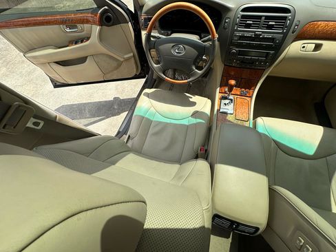Used 2004 Lexus LS 430 w/ Premium Pkg RWD image 30
