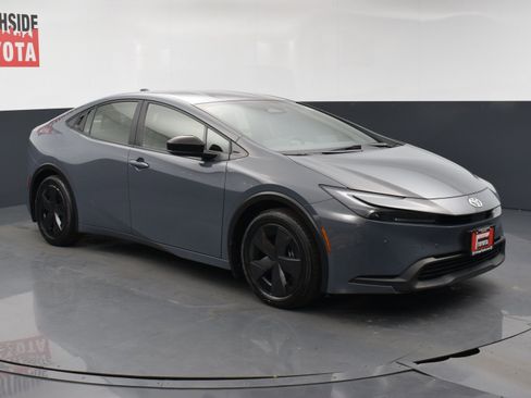 Used 2025 Toyota Prius LE image 6