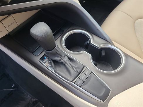Used 2022 Toyota Camry LE image 32
