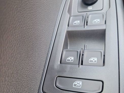 New 2026 Volkswagen Taos SE image 19