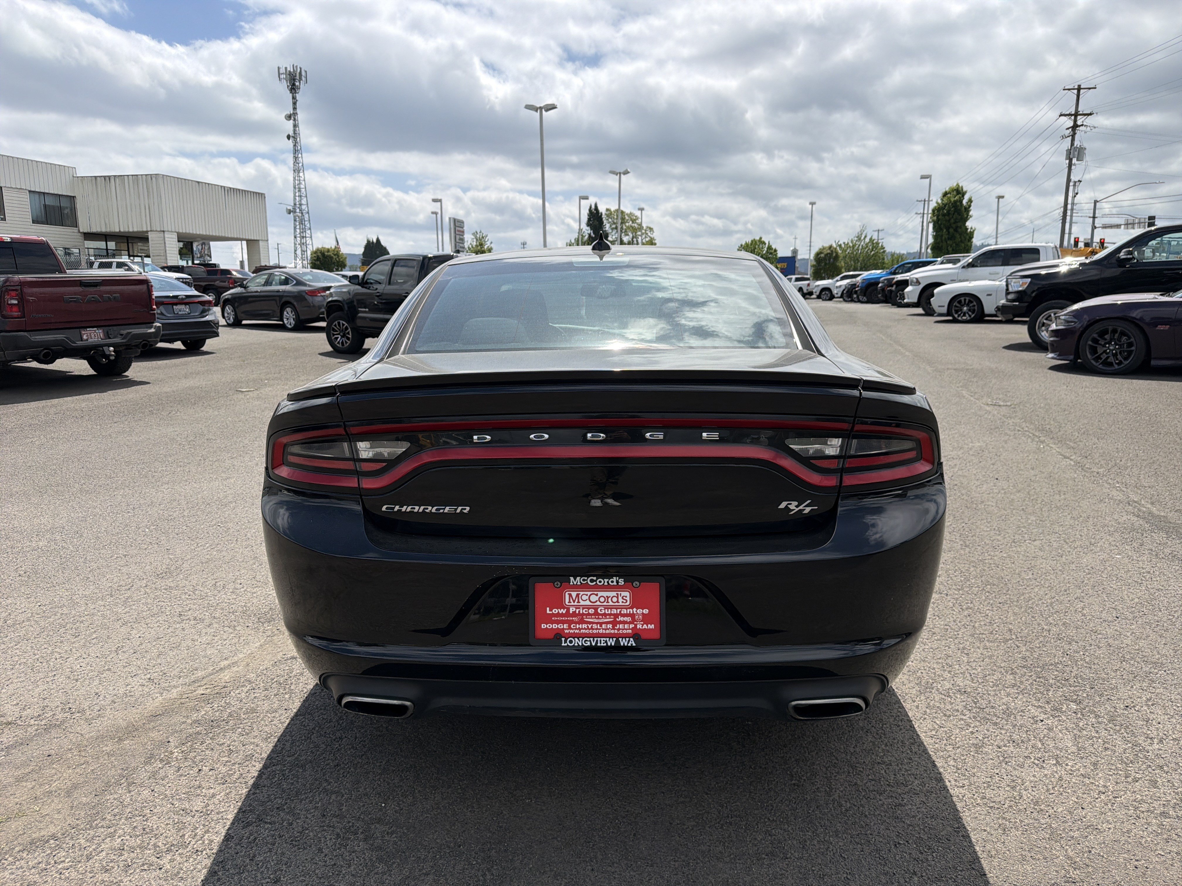 Used 2017 Dodge Charger R/T RWD image 4