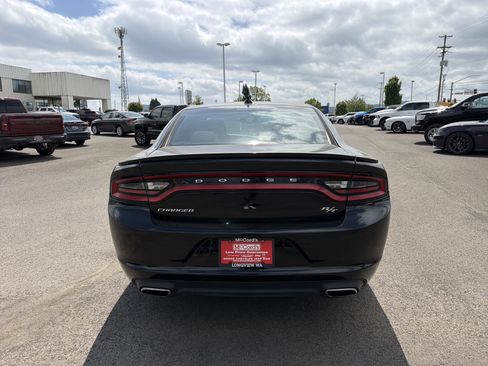 Used 2017 Dodge Charger R/T RWD image 4