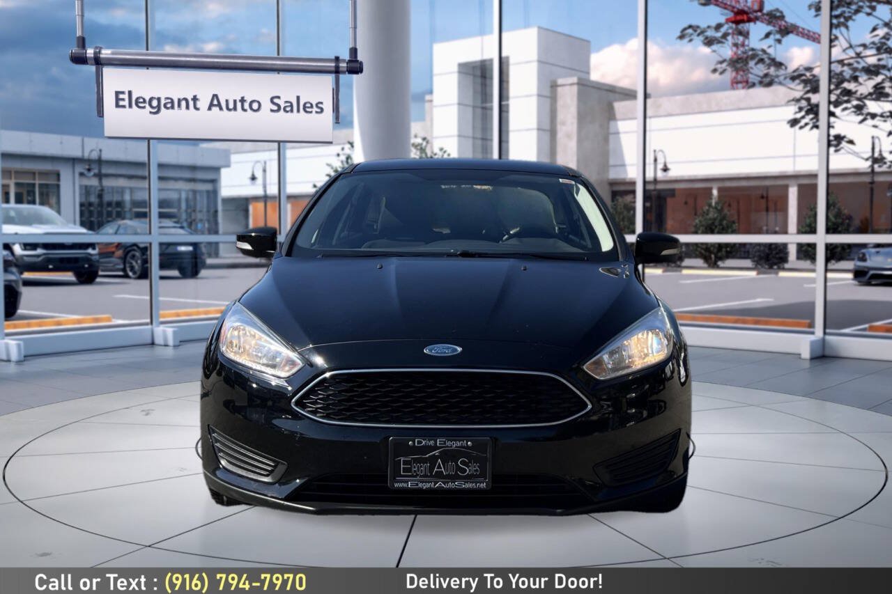 Used 2018 Ford Focus SE w/ Cold Weather Package FWD image 2