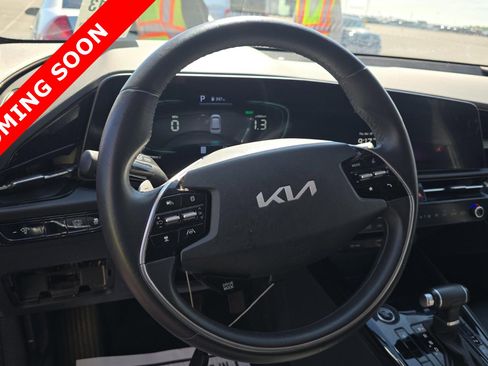 Used 2023 Kia Niro EX FWD image 6