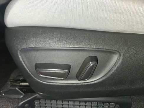 Used 2025 Toyota Sienna LE image 12