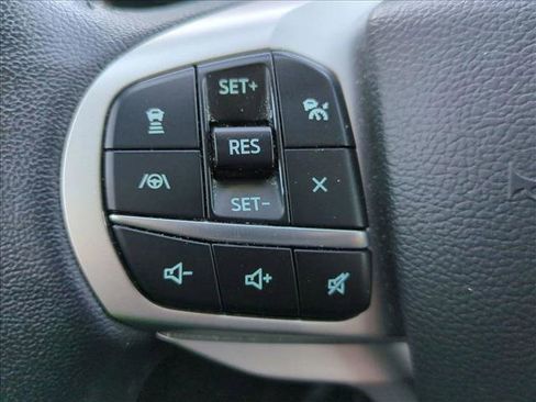 Used 2022 Ford Explorer XLT w/ Equipment Group 202A image 18