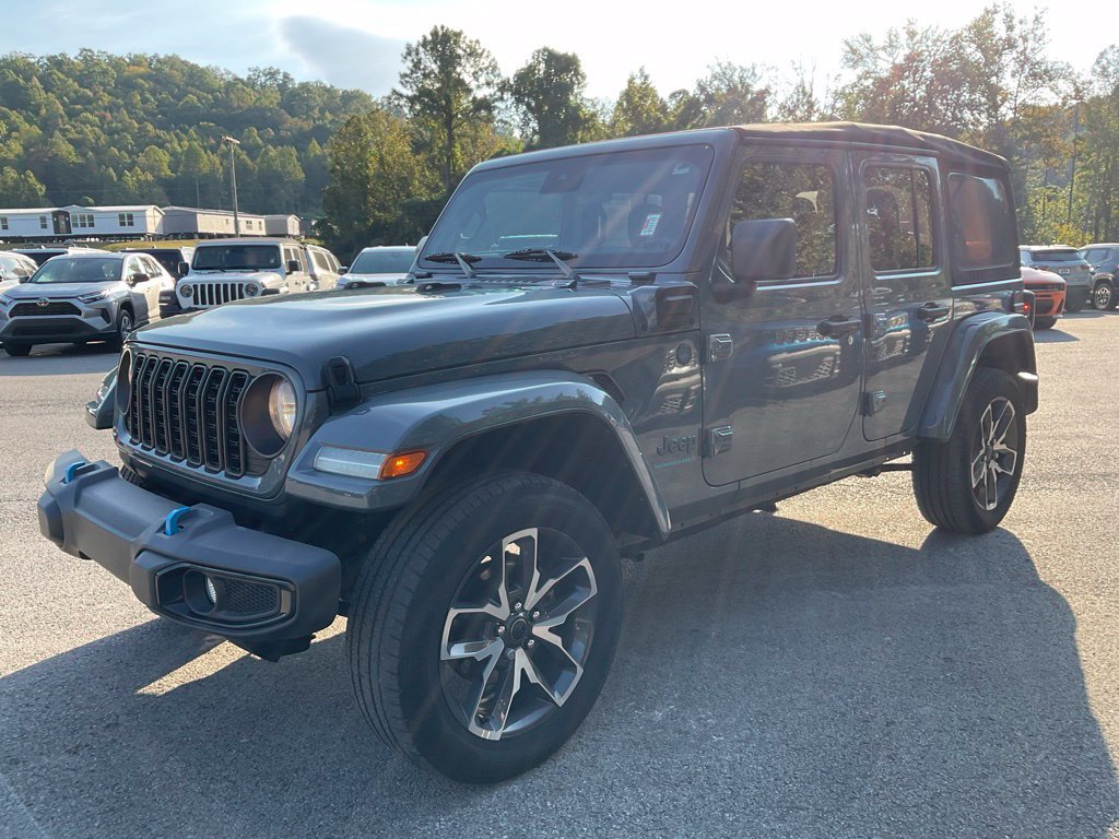 Used 2024 Jeep Wrangler Unlimited w/ Convenience Group AWD/4WD image 3