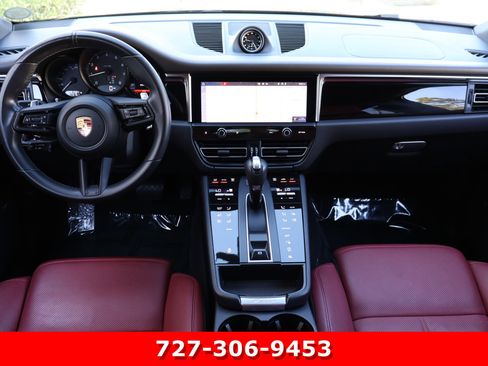 Used 2022 Porsche Macan AWD/4WD image 17