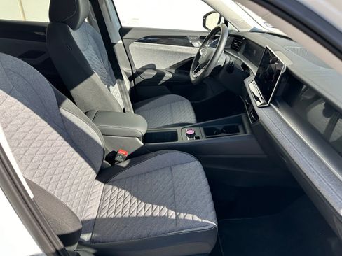 Used 2025 Volkswagen Tiguan S image 11