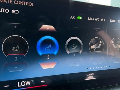 Used 2023 BMW X7 xDrive40i w/ M Sport Package image 26