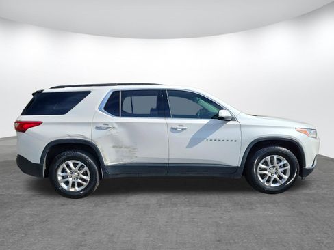 Used 2021 Chevrolet Traverse LT image 2